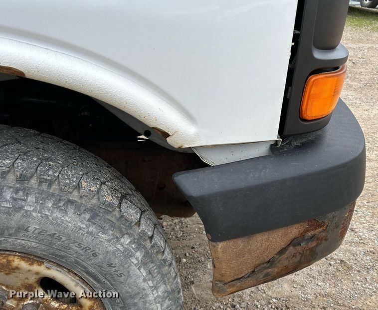 image for item DR4611 2004 GMC Savana G2500  van