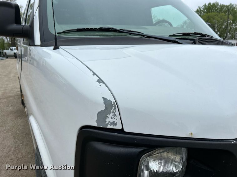 image for item DR4611 2004 GMC Savana G2500  van