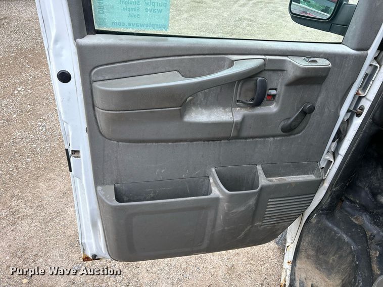 image for item DR4611 2004 GMC Savana G2500  van