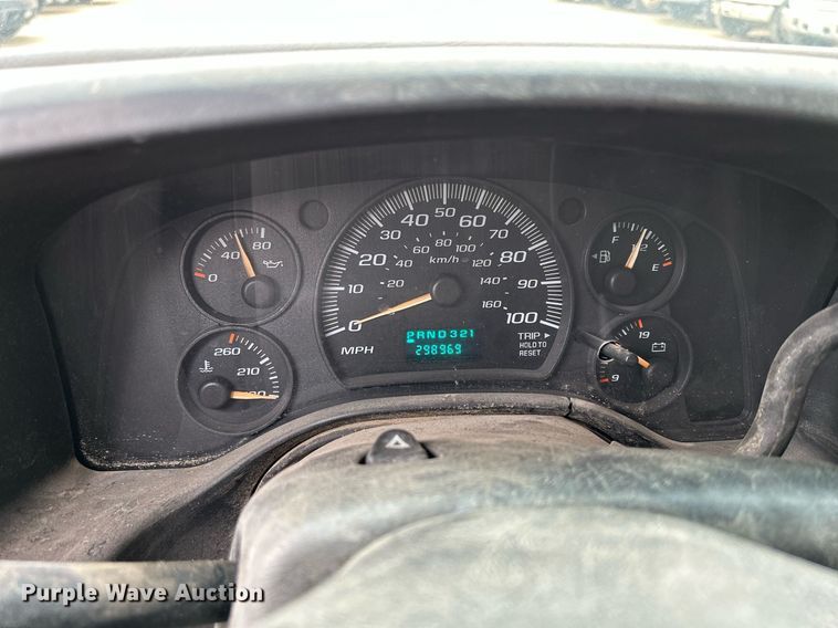 image for item DR4611 2004 GMC Savana G2500  van