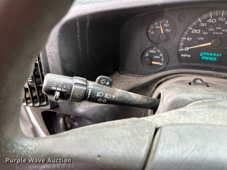 image for item DR4611 2004 GMC Savana G2500  van