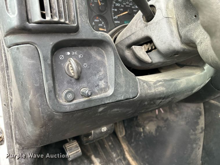 image for item DR4611 2004 GMC Savana G2500  van