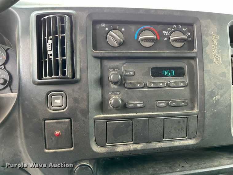 image for item DR4611 2004 GMC Savana G2500  van