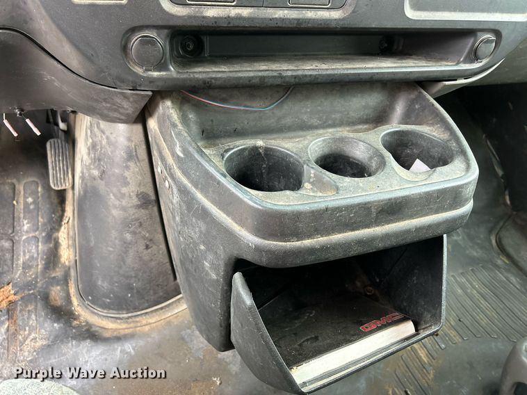 image for item DR4611 2004 GMC Savana G2500  van