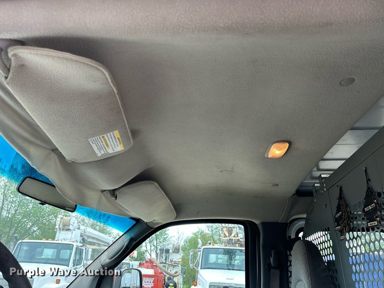 image for item DR4611 2004 GMC Savana G2500  van