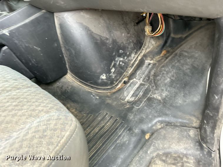 image for item DR4611 2004 GMC Savana G2500  van