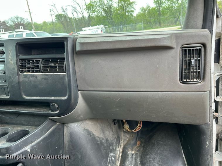 image for item DR4611 2004 GMC Savana G2500  van