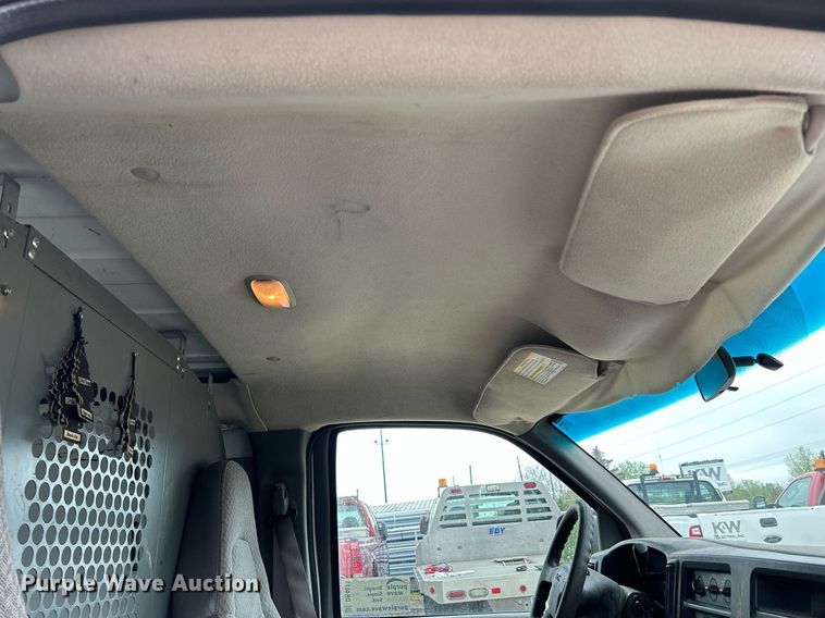 image for item DR4611 2004 GMC Savana G2500  van