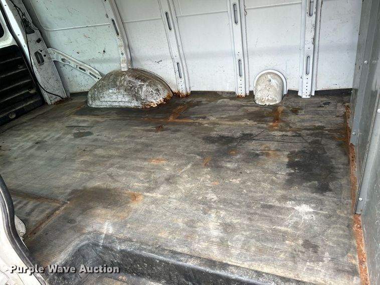 image for item DR4611 2004 GMC Savana G2500  van