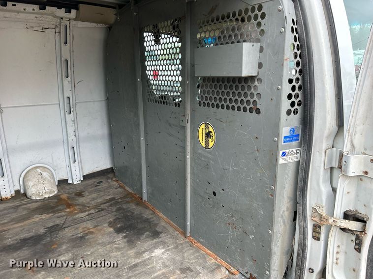 image for item DR4611 2004 GMC Savana G2500  van