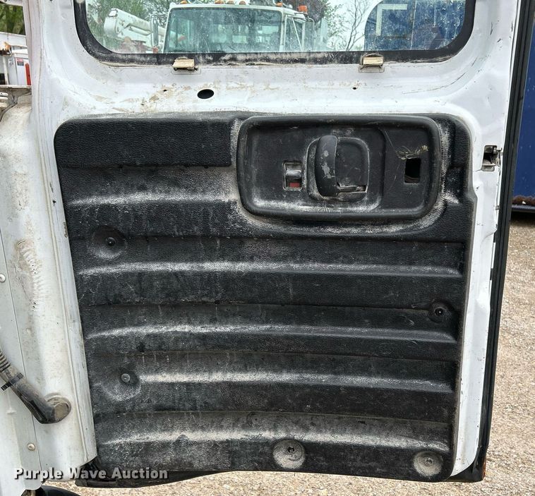 image for item DR4611 2004 GMC Savana G2500  van