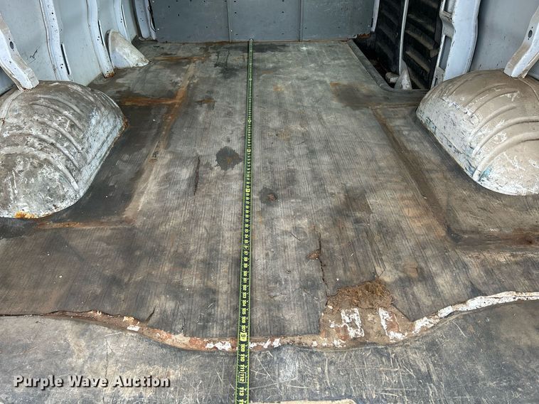 image for item DR4611 2004 GMC Savana G2500  van