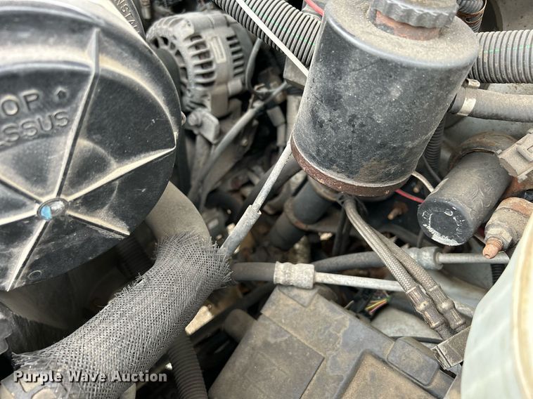 image for item DR4611 2004 GMC Savana G2500  van