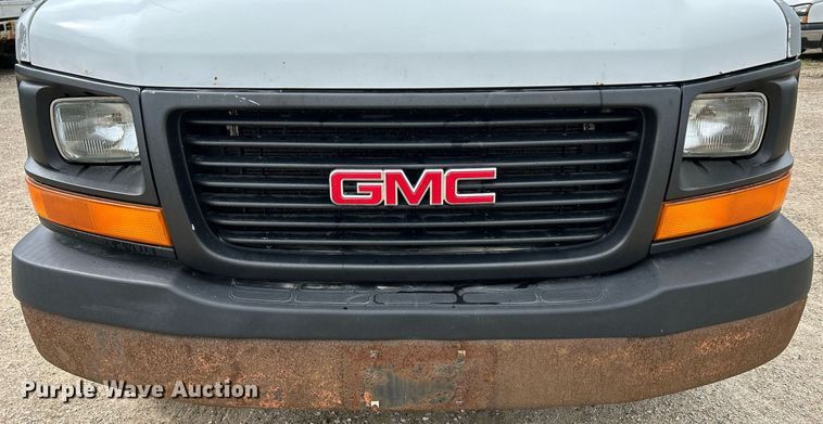 image for item DR4611 2004 GMC Savana G2500  van