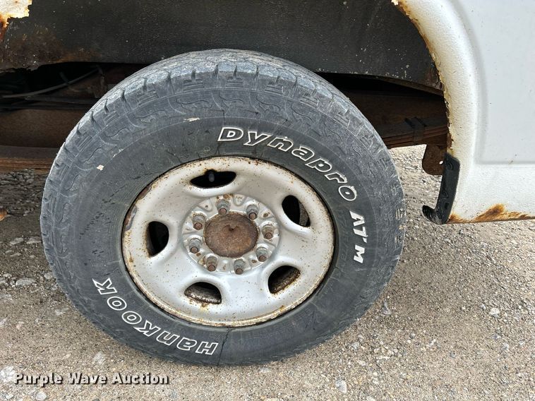 image for item DR4611 2004 GMC Savana G2500  van