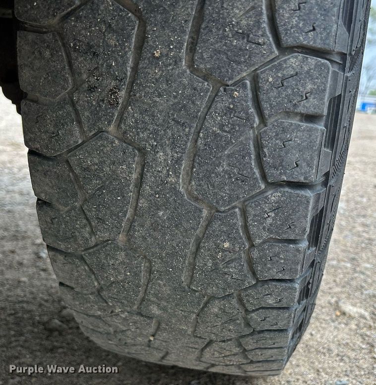 image for item DR4611 2004 GMC Savana G2500  van