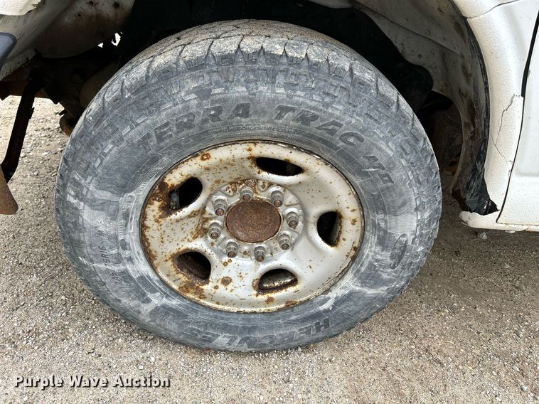 image for item DR4611 2004 GMC Savana G2500  van