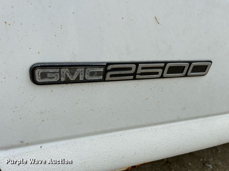 image for item DR4611 2004 GMC Savana G2500  van