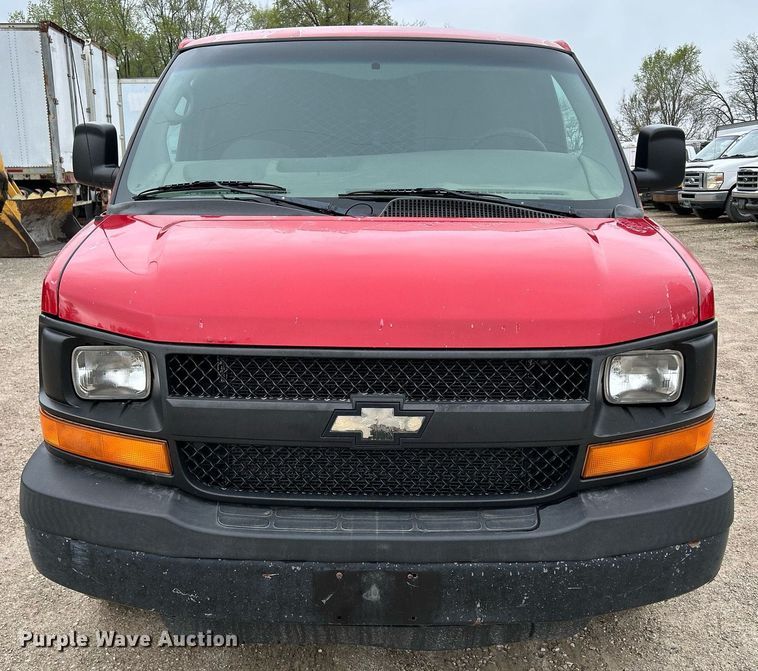 image for item DR4613 2005 Chevrolet Express 3500  van