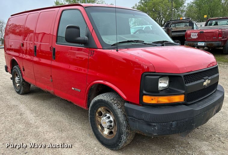 image for item DR4613 2005 Chevrolet Express 3500  van
