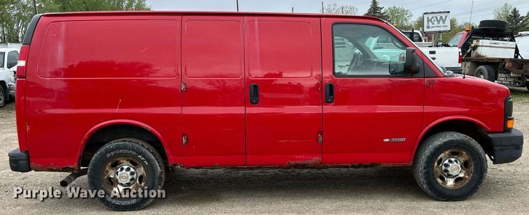 image for item DR4613 2005 Chevrolet Express 3500  van