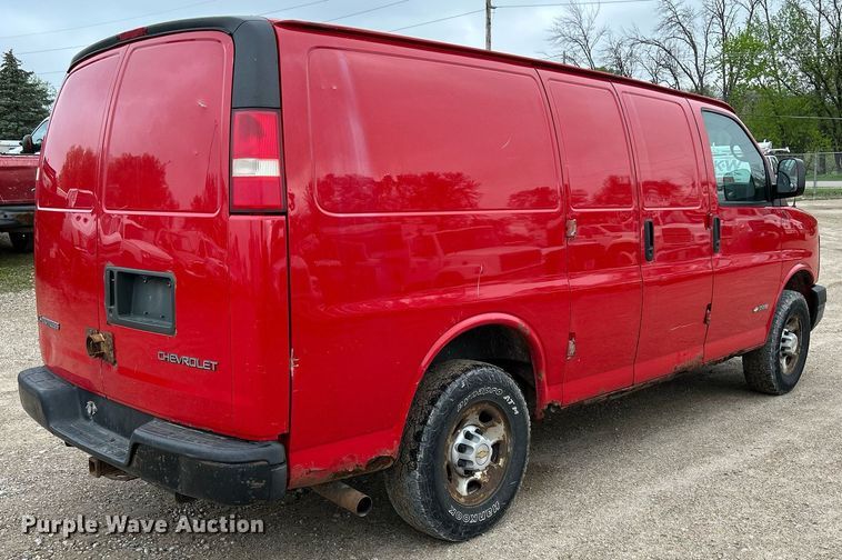 image for item DR4613 2005 Chevrolet Express 3500  van