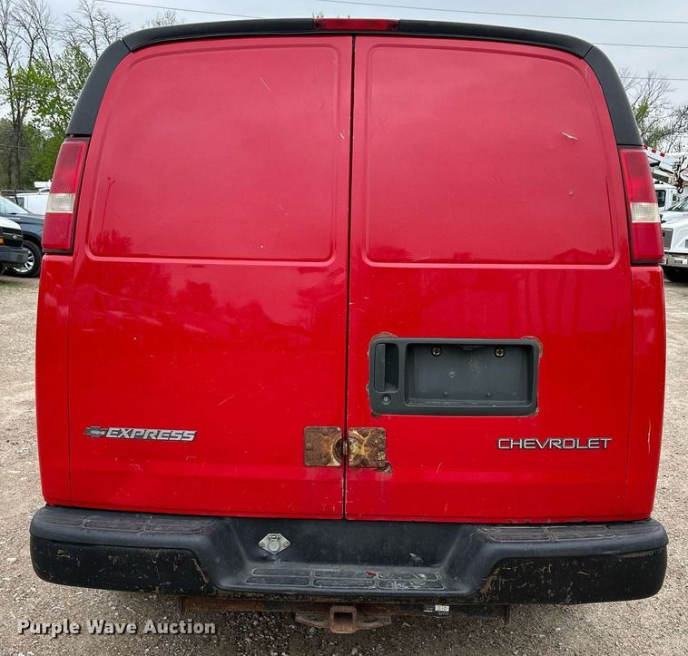 image for item DR4613 2005 Chevrolet Express 3500  van