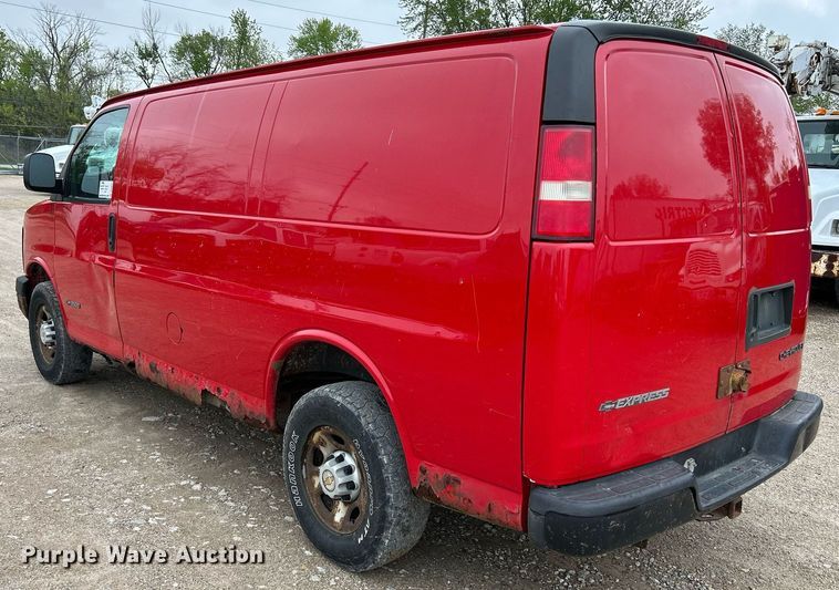 image for item DR4613 2005 Chevrolet Express 3500  van
