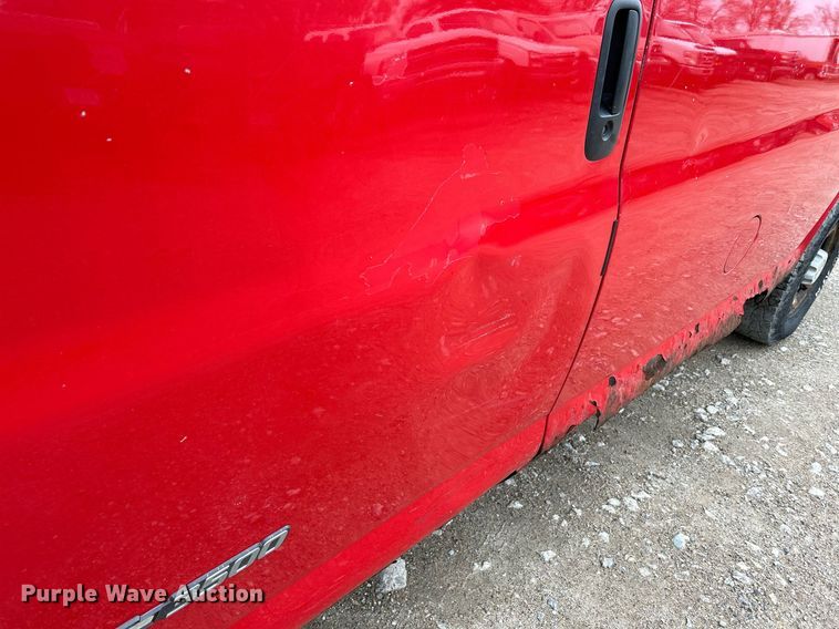 image for item DR4613 2005 Chevrolet Express 3500  van