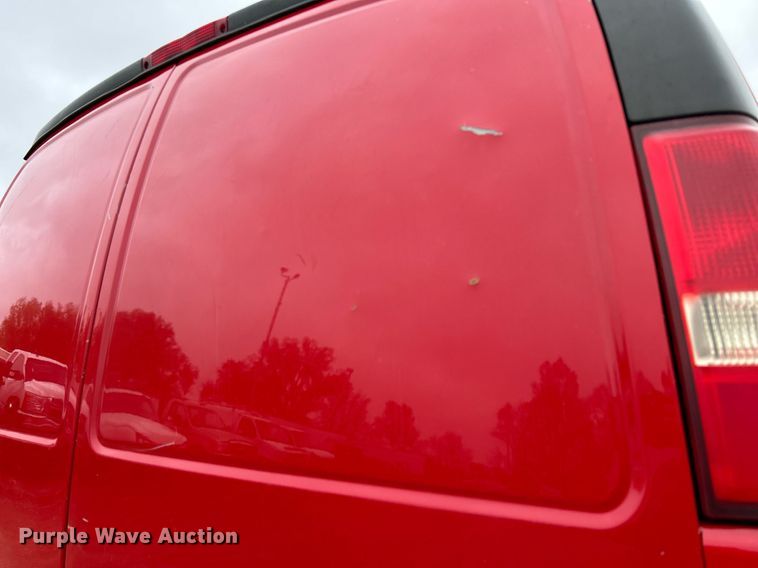 image for item DR4613 2005 Chevrolet Express 3500  van