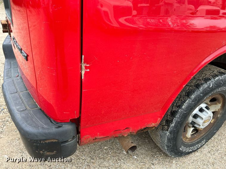 image for item DR4613 2005 Chevrolet Express 3500  van