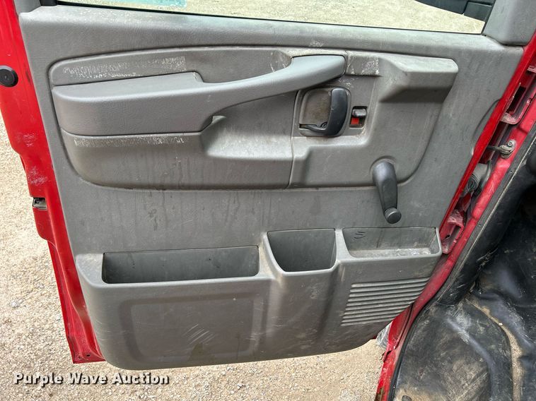 image for item DR4613 2005 Chevrolet Express 3500  van