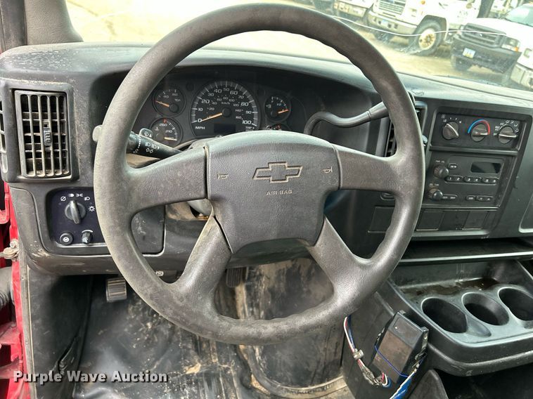 image for item DR4613 2005 Chevrolet Express 3500  van