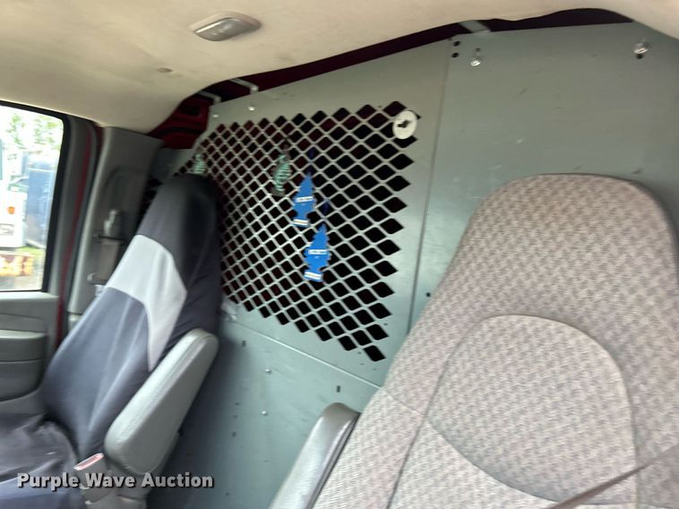 image for item DR4613 2005 Chevrolet Express 3500  van