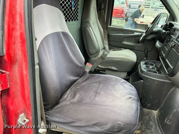 image for item DR4613 2005 Chevrolet Express 3500  van