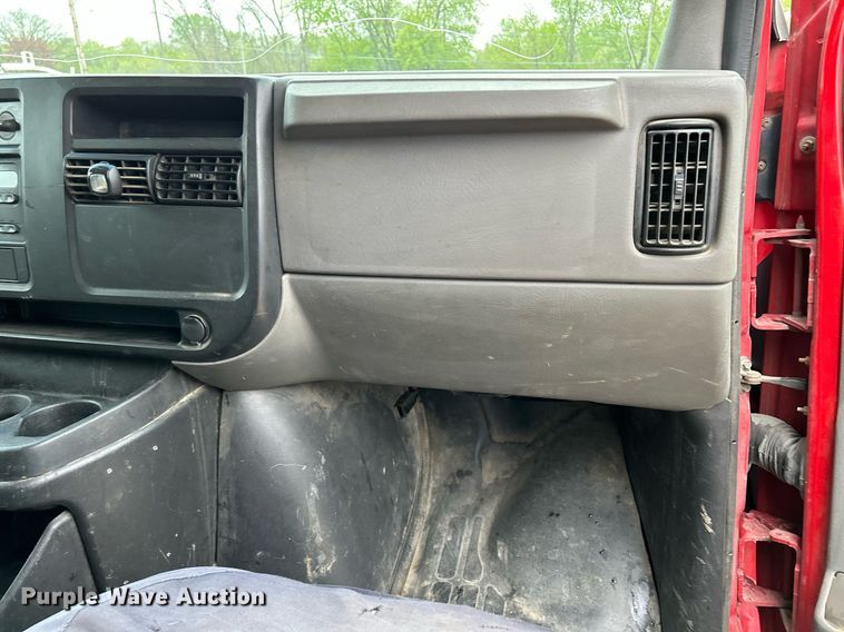 image for item DR4613 2005 Chevrolet Express 3500  van