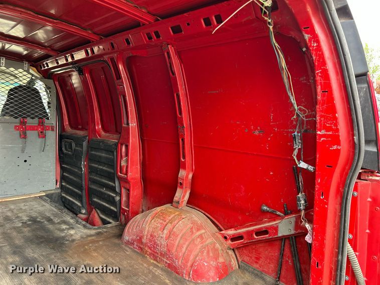 image for item DR4613 2005 Chevrolet Express 3500  van