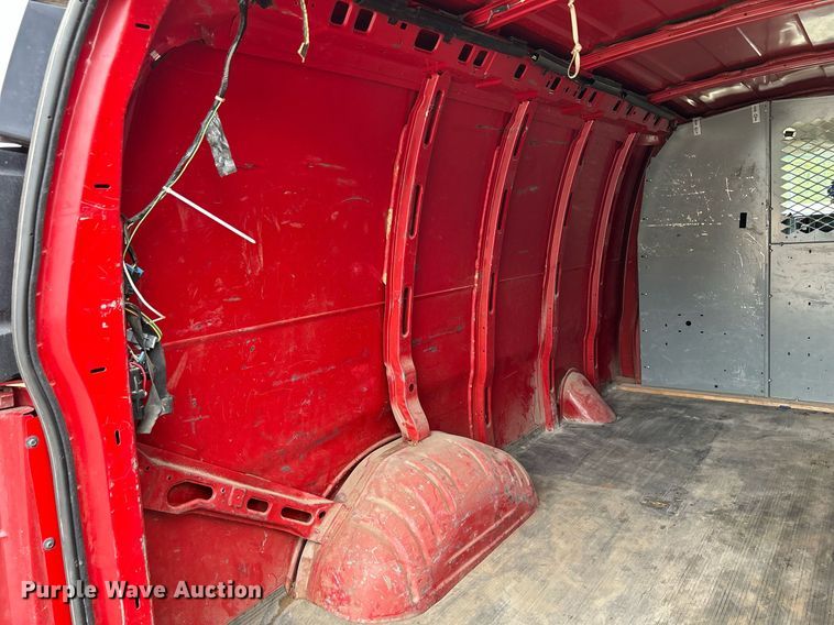 image for item DR4613 2005 Chevrolet Express 3500  van