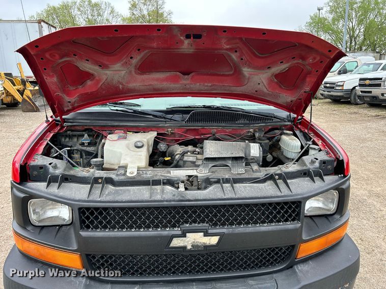 image for item DR4613 2005 Chevrolet Express 3500  van