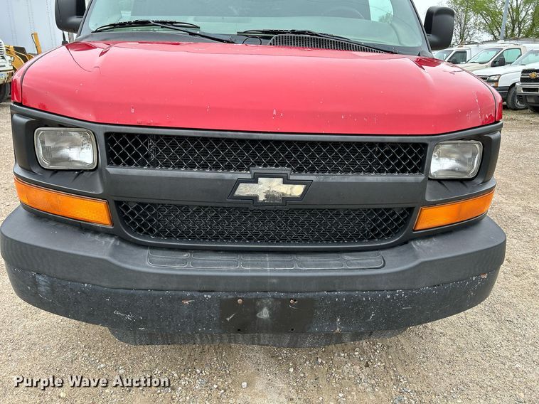 image for item DR4613 2005 Chevrolet Express 3500  van