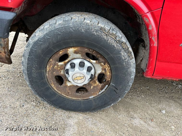 image for item DR4613 2005 Chevrolet Express 3500  van