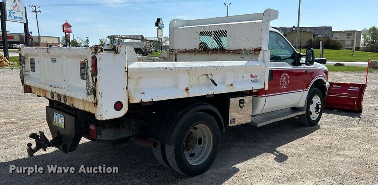 image for item DR4619 2003 Ford F550 Super Duty XLT  dump truck