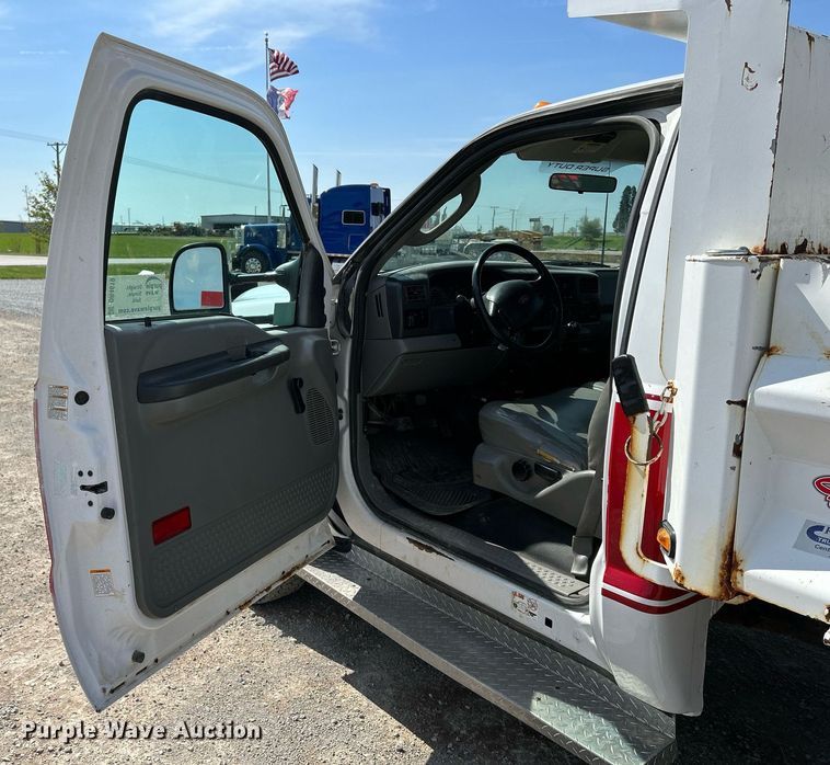 image for item DR4619 2003 Ford F550 Super Duty XLT  dump truck