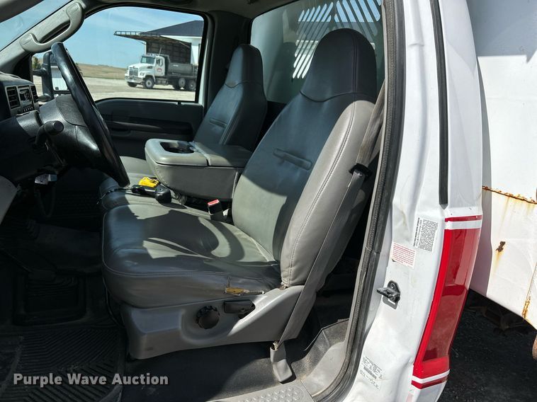 image for item DR4619 2003 Ford F550 Super Duty XLT  dump truck