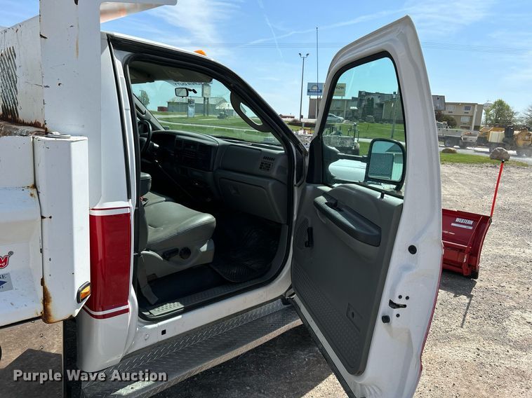 image for item DR4619 2003 Ford F550 Super Duty XLT  dump truck