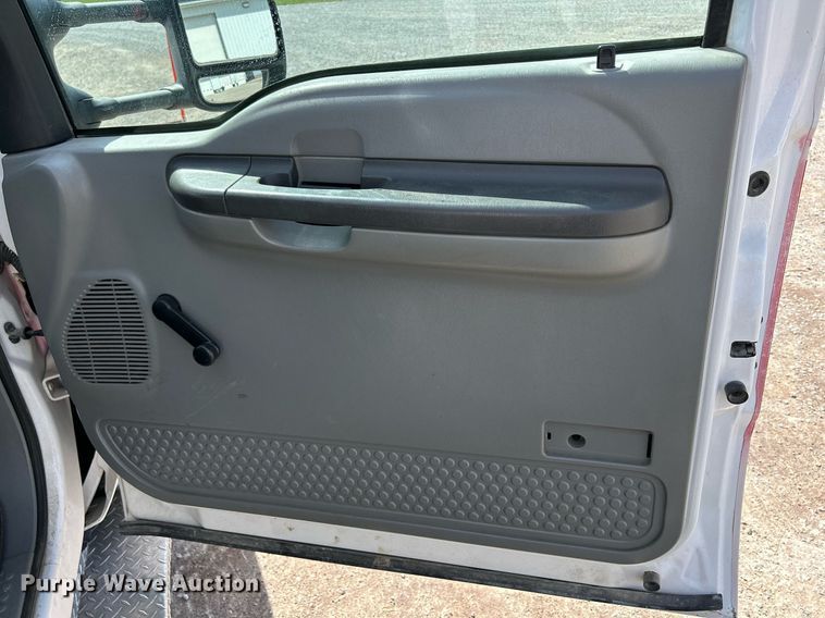 image for item DR4619 2003 Ford F550 Super Duty XLT  dump truck