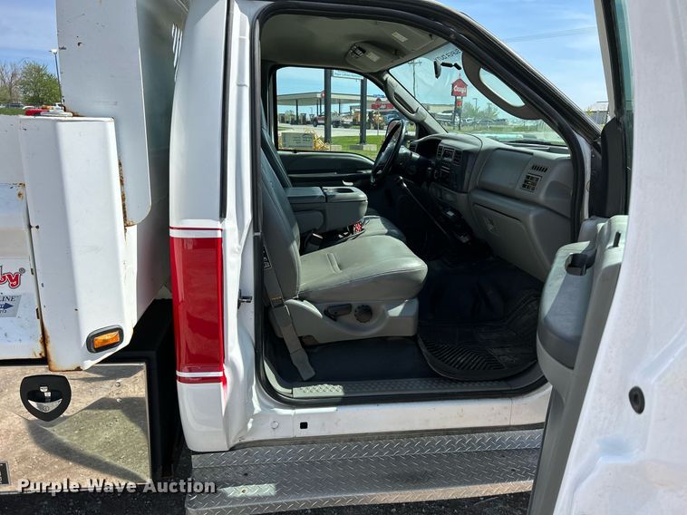 image for item DR4619 2003 Ford F550 Super Duty XLT  dump truck