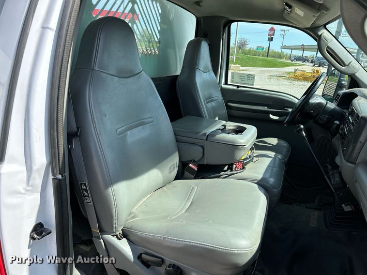 image for item DR4619 2003 Ford F550 Super Duty XLT  dump truck