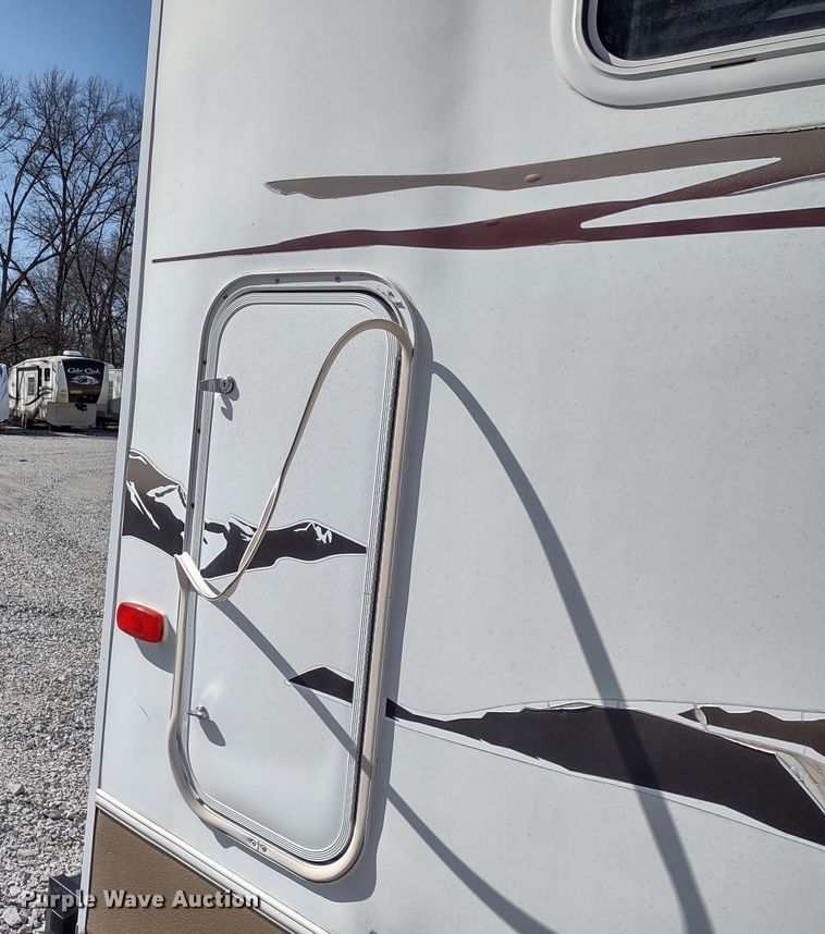 image for item DR8246 2007 Denali  camper