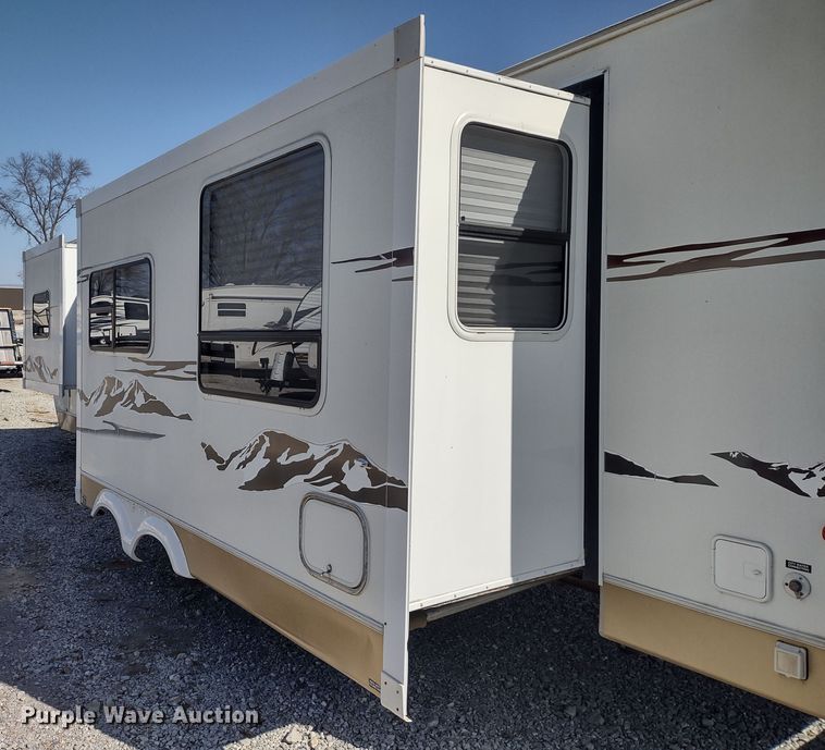 image for item DR8246 2007 Denali  camper